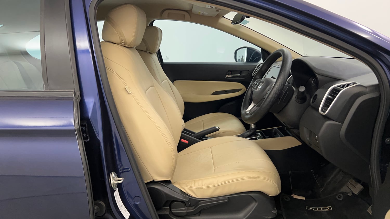 Used 2024 Honda City V Petrol CVT Petrol Automatic interior RIGHT SIDE FRONT DOOR CABIN VIEW