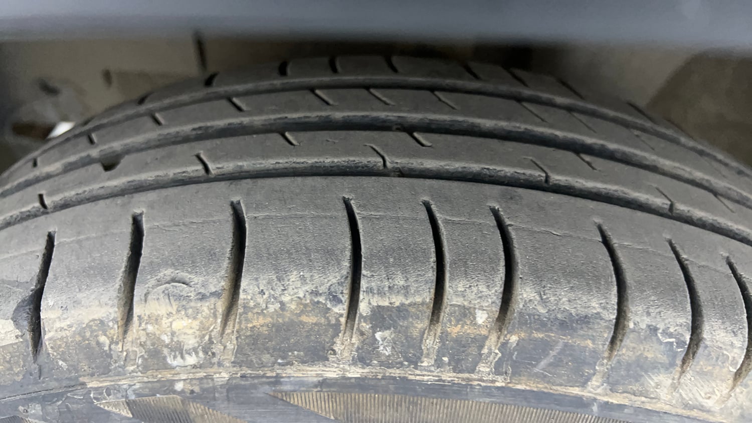 Used 2018 Renault Kwid CLIMBER 1.0 Petrol Manual tyres LEFT FRONT TYRE TREAD VIEW