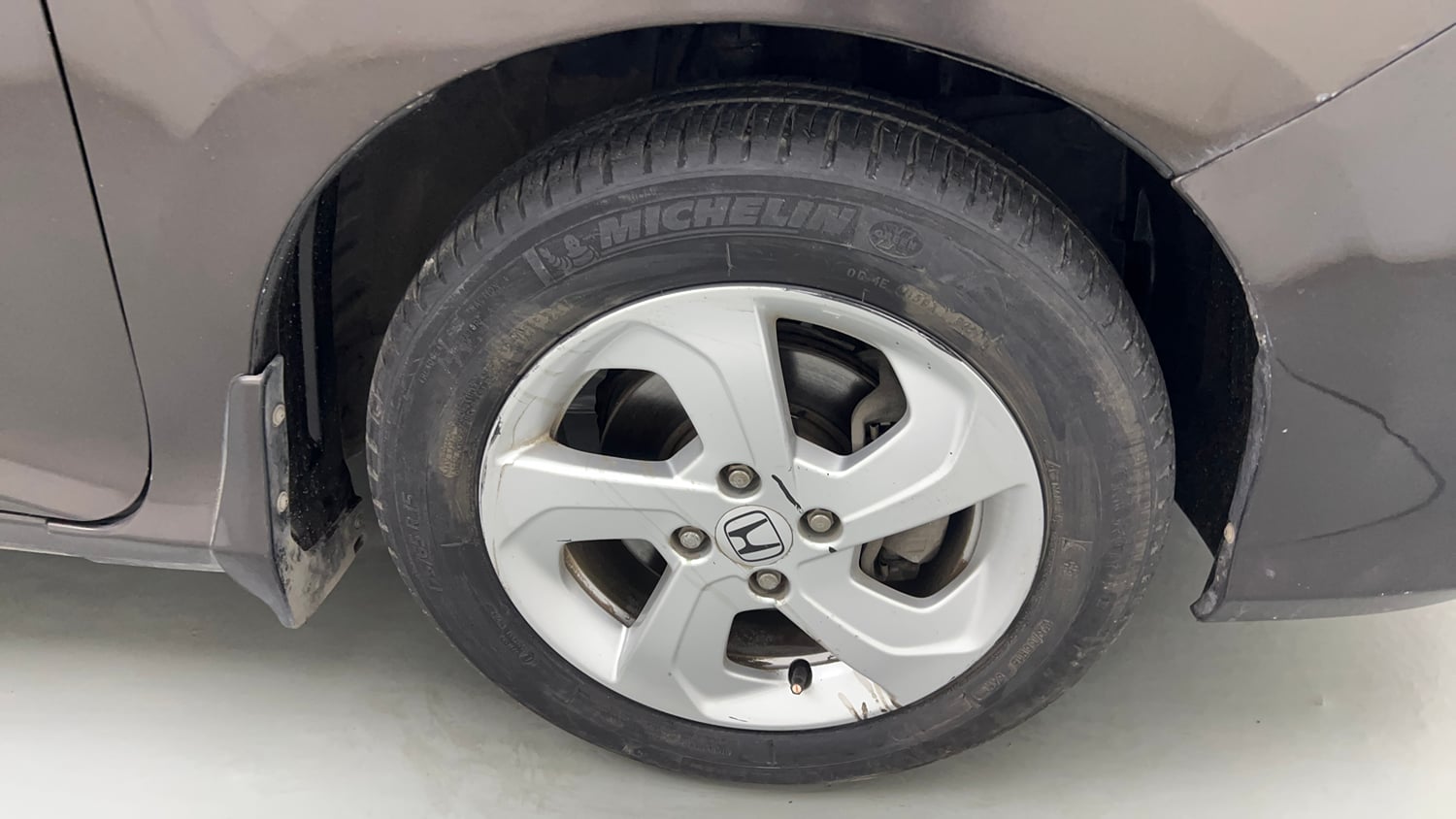 Used 2015 Honda City VX CVT Petrol Automatic tyres RIGHT FRONT TYRE RIM VIEW