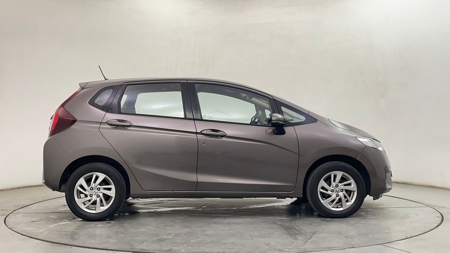 Used 2016 Honda Jazz V Petrol Petrol Manual exterior RIGHT SIDE VIEW