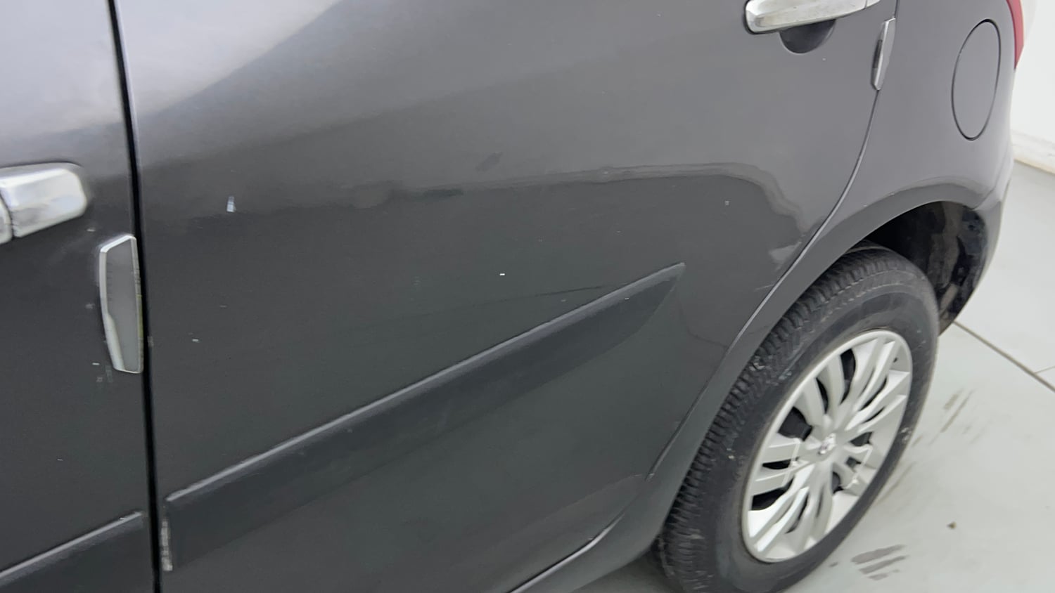 Used 2015 Maruti Suzuki Swift VXi Petrol Manual dents MINOR SCRATCH