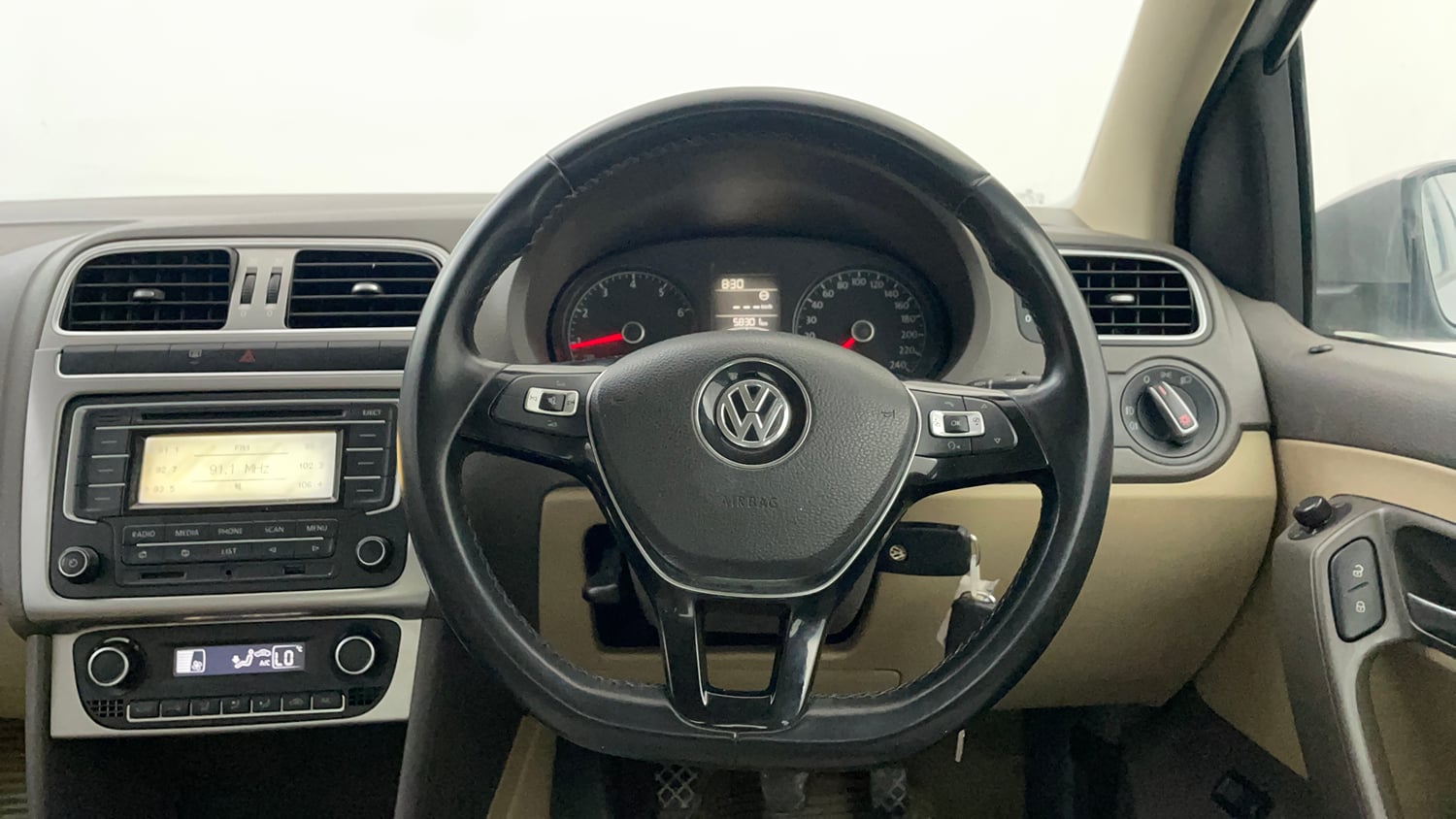 Used 2015 Volkswagen Vento Highline Petrol Petrol Manual interior STEERING VIEW