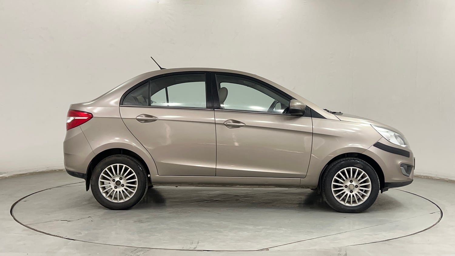 Used 2014 Tata Zest XMS Petrol Petrol Manual exterior RIGHT SIDE VIEW