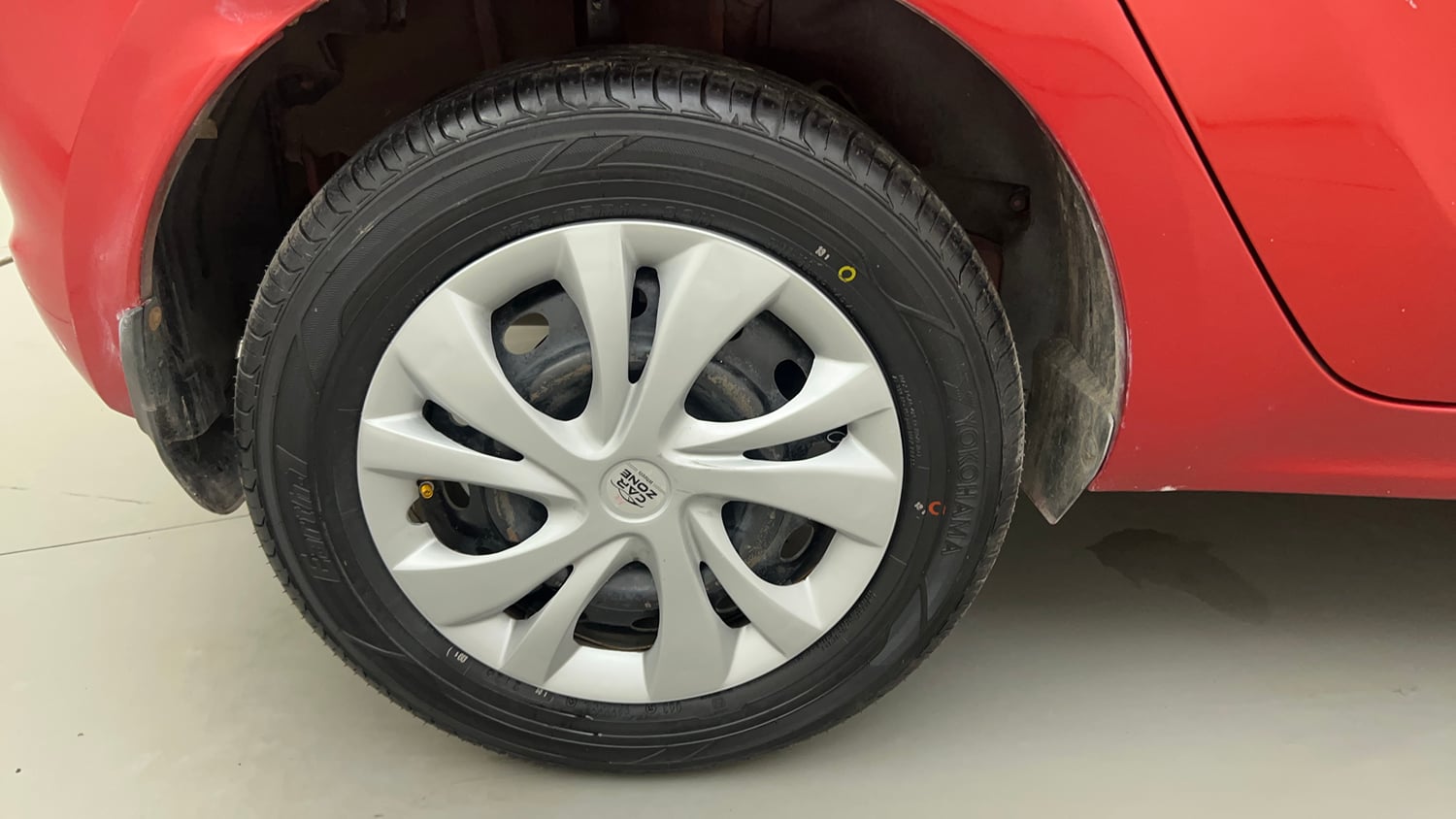 Used 2017 Tata Tiago Revotron XTA Petrol Automatic tyres RIGHT REAR TYRE RIM VIEW