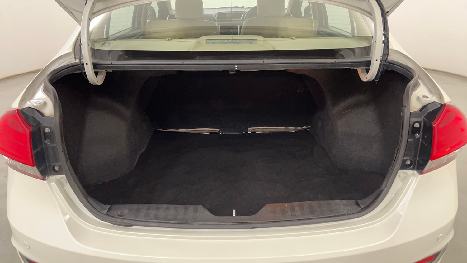 Used 2023 Maruti Suzuki Ciaz Zeta 1.5 Petrol Manual interior DICKY INSIDE VIEW