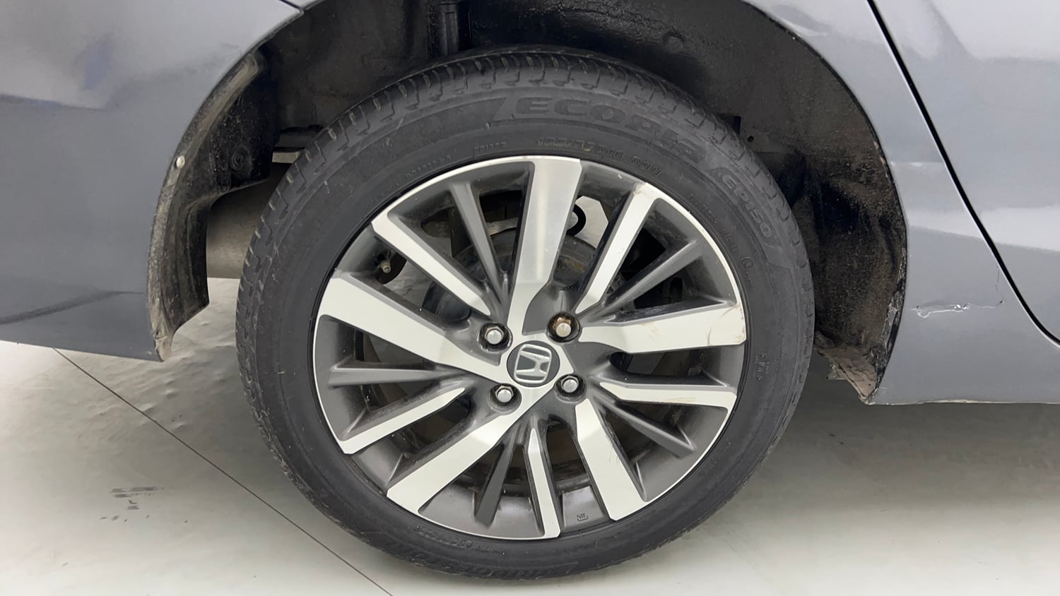 Used 2022 Honda City VX CVT Petrol Petrol Automatic tyres RIGHT REAR TYRE RIM VIEW