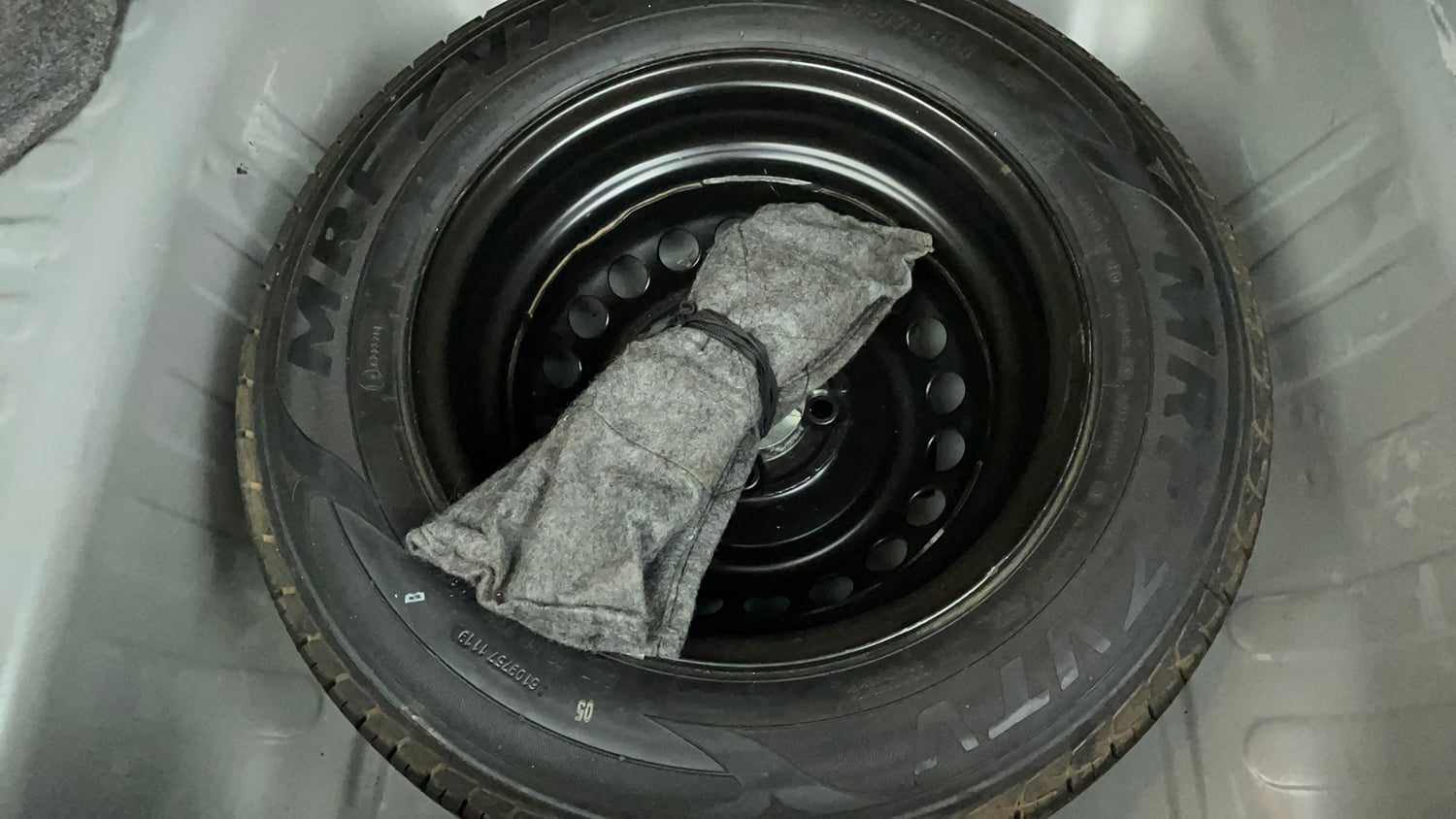 Used 2019 Honda Amaze 1.2 V CVT Petrol Petrol Automatic tyres SPARE TYRE VIEW