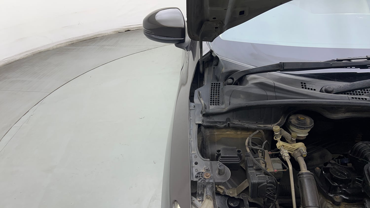 Used 2015 Honda City VX CVT Petrol Automatic engine ENGINE RIGHT SIDE HINGE & APRON VIEW
