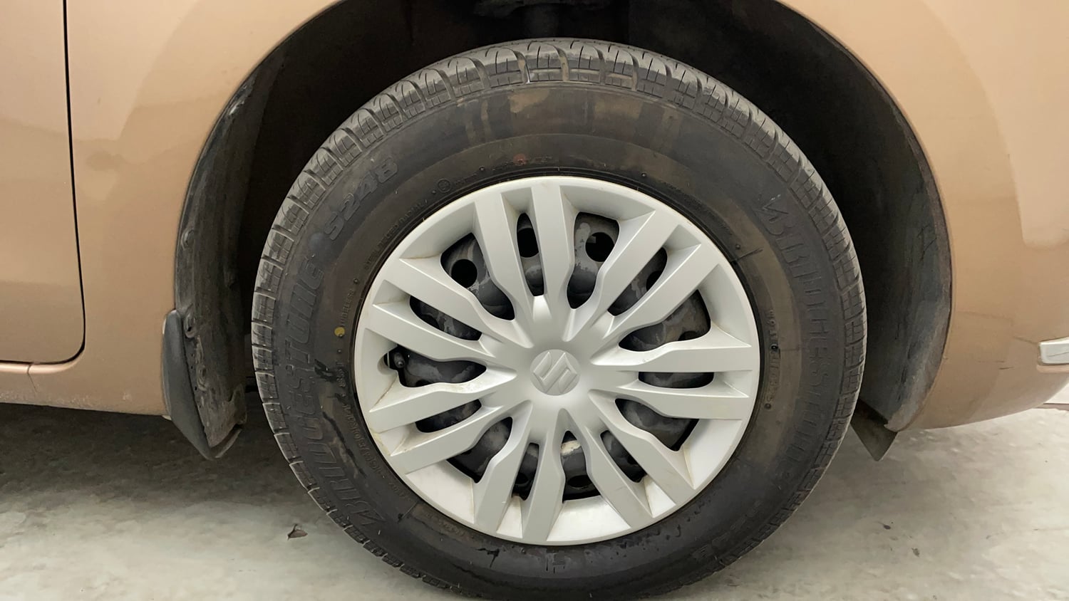 Used 2018 Maruti Suzuki Dzire VXi AMT Petrol Automatic tyres RIGHT FRONT TYRE RIM VIEW