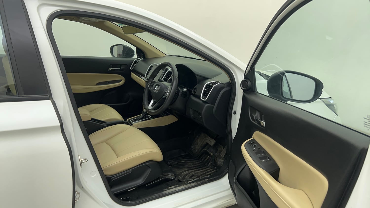Used 2025 Honda City ZX Petrol CVT Petrol Automatic interior RIGHT SIDE FRONT DOOR CABIN VIEW