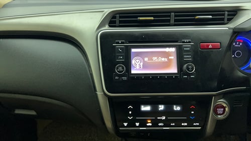 Used 2016 Honda City VX Petrol Manual interior MUSIC SYSTEM & AC CONTROL VIEW