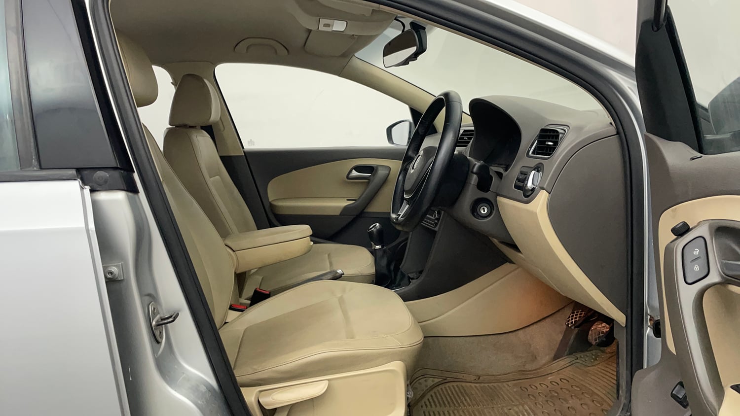 Used 2015 Volkswagen Vento Highline Petrol Petrol Manual interior RIGHT SIDE FRONT DOOR CABIN VIEW