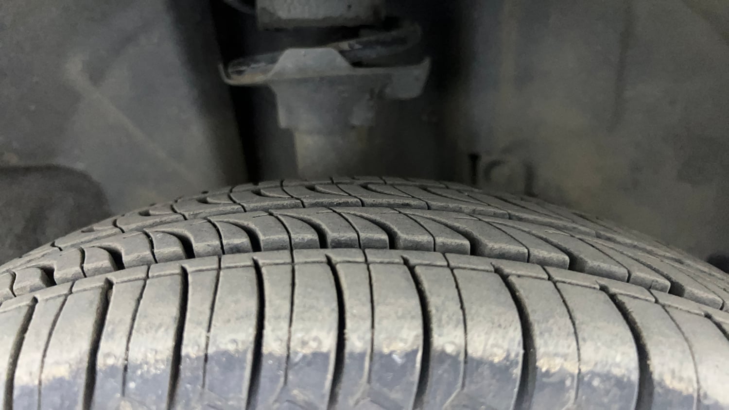 Used 2019 Renault Kwid 1.0 RXT AMT Opt Petrol Automatic tyres RIGHT FRONT TYRE TREAD VIEW