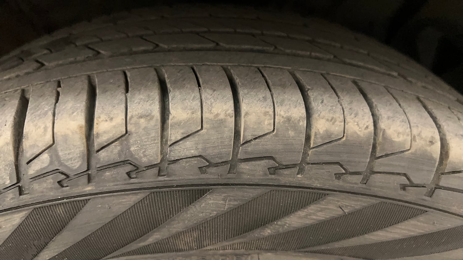 Used 2024 Hyundai Creta 1.5 MPi Petrol IVT SX(O) Petrol Automatic tyres RIGHT FRONT TYRE TREAD VIEW