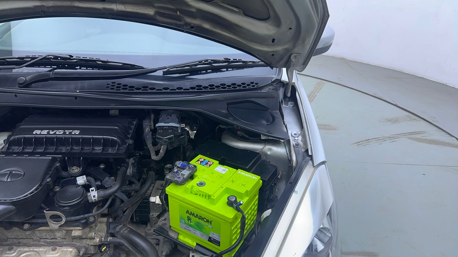 Used 2018 Tata Tiago Revotron XZA Petrol Automatic engine ENGINE LEFT SIDE HINGE & APRON VIEW