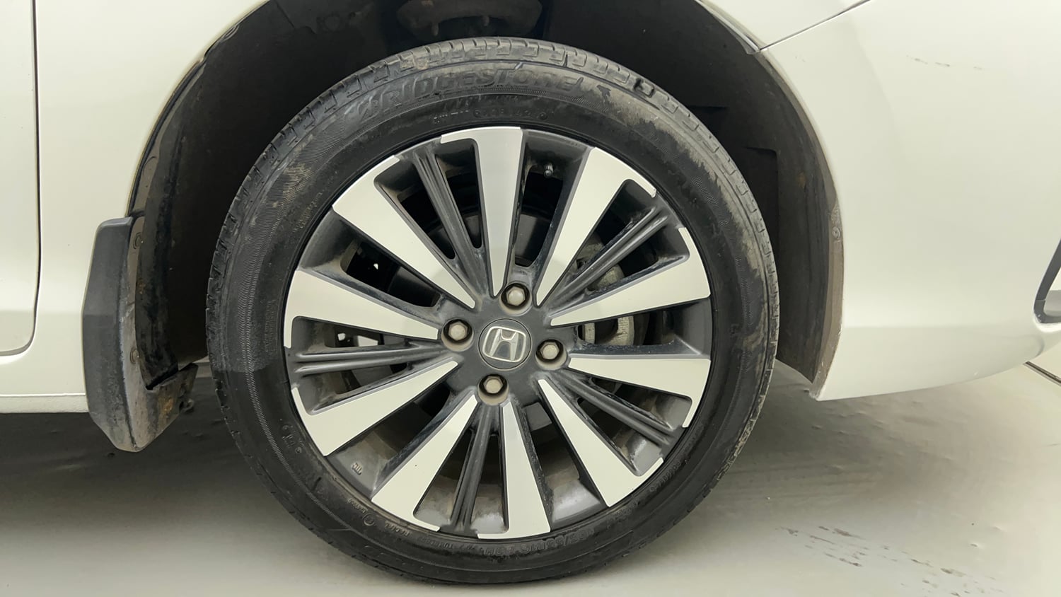 Used 2025 Honda City ZX Petrol CVT Petrol Automatic tyres RIGHT FRONT TYRE RIM VIEW