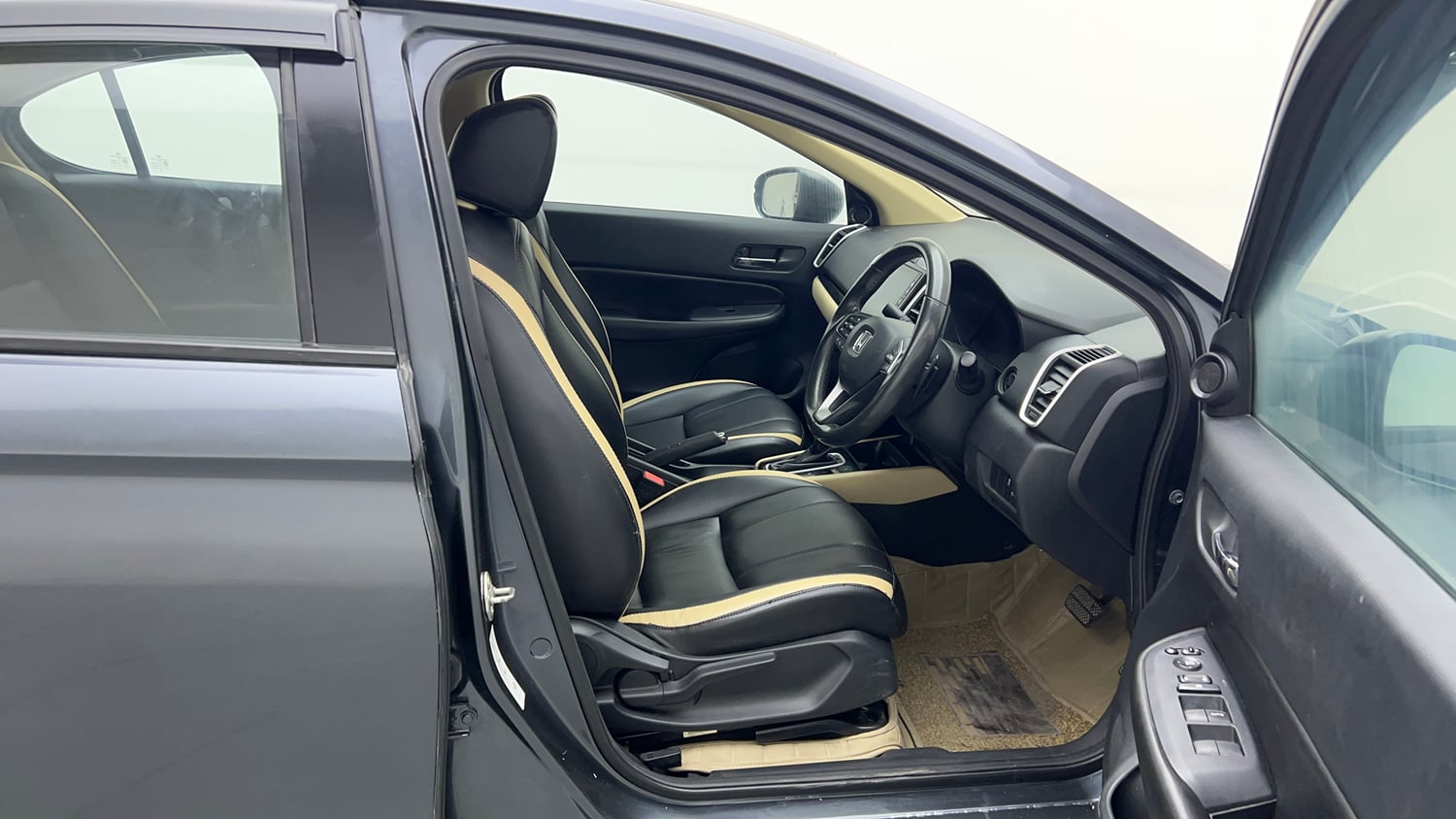 Used 2022 Honda City VX CVT Petrol Petrol Automatic interior RIGHT SIDE FRONT DOOR CABIN VIEW