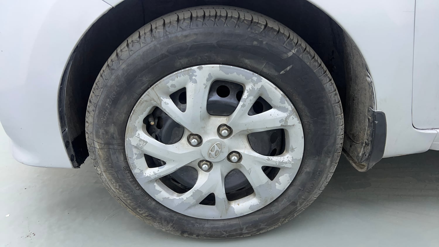 Used 2017 Hyundai Grand i10 Sportz 1.2 Kappa VTVT Petrol Manual tyres LEFT FRONT TYRE RIM VIEW