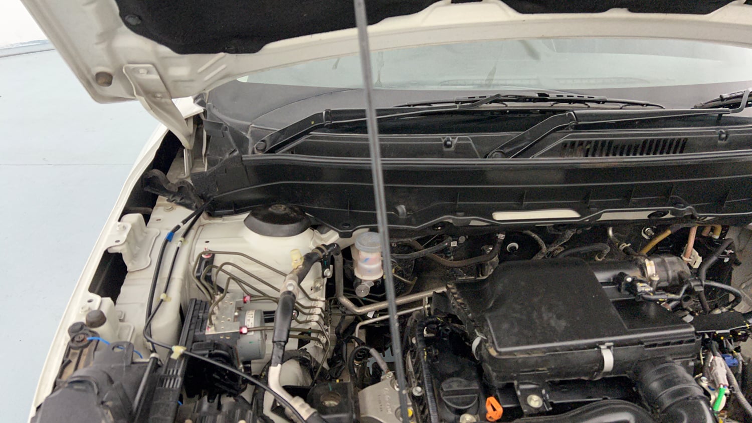 Used 2023 Maruti Suzuki Brezza ZXi Petrol Manual engine ENGINE RIGHT SIDE HINGE & APRON VIEW