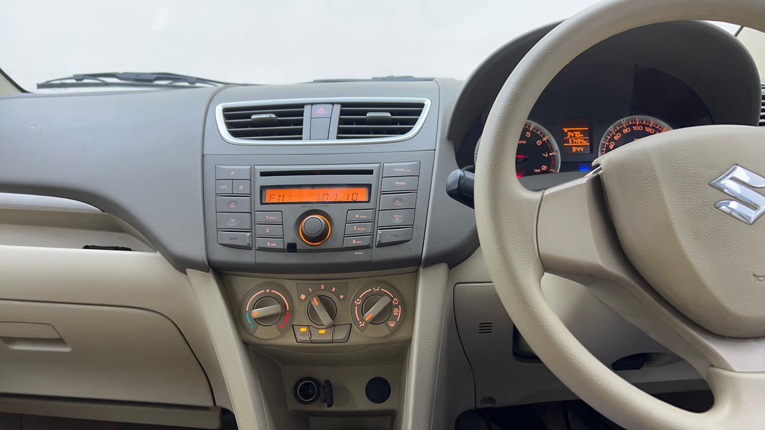 Used 2013 Maruti Suzuki Ertiga Vxi Petrol Manual interior MUSIC SYSTEM & AC CONTROL VIEW