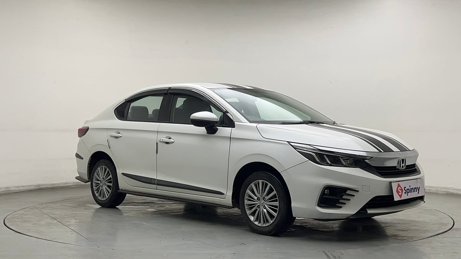 Used 2022 Honda City V Petrol Petrol Manual exterior RIGHT FRONT CORNER VIEW