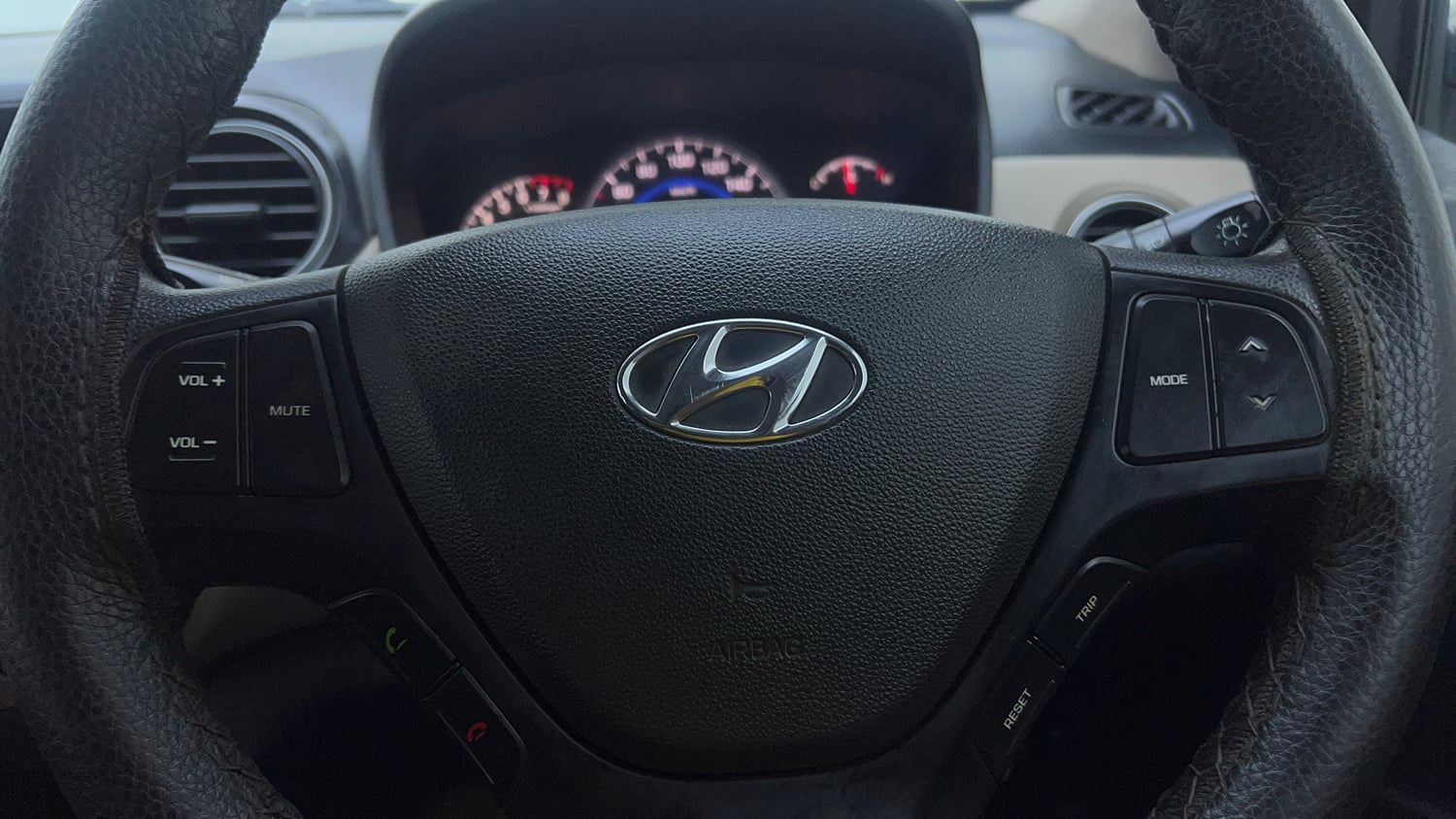 Used 2018 Hyundai Grand i10 Sportz 1.2 Kappa VTVT Petrol Manual top_features Airbags