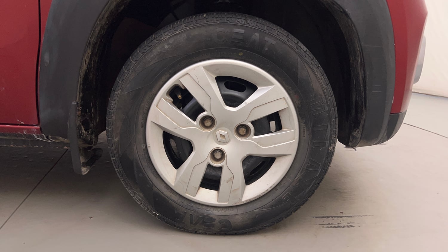 Used 2016 Renault Kwid RXT Petrol Manual tyres RIGHT FRONT TYRE RIM VIEW