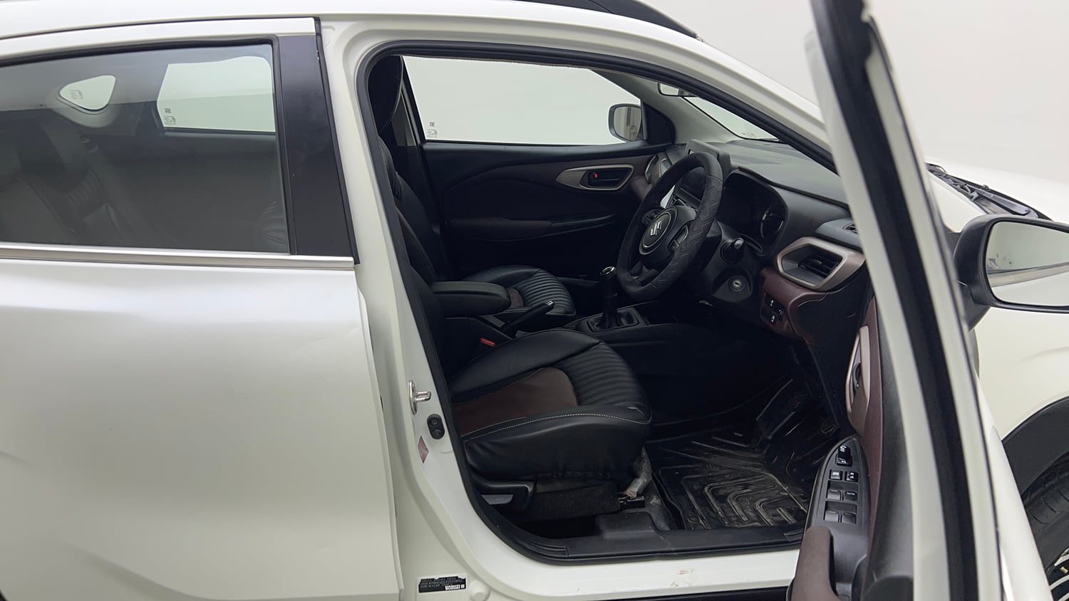 Used 2023 Maruti Suzuki Fronx Delta Plus 1.2L MT Petrol Manual interior RIGHT SIDE FRONT DOOR CABIN VIEW