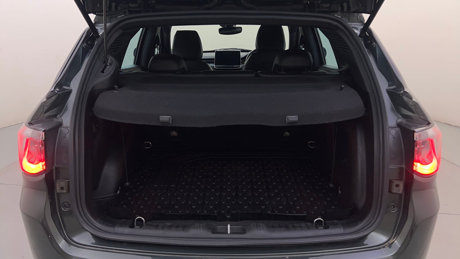 Used 2021 Jeep Compass Model S (O) 2.0 Diesel Diesel Manual interior DICKY INSIDE VIEW