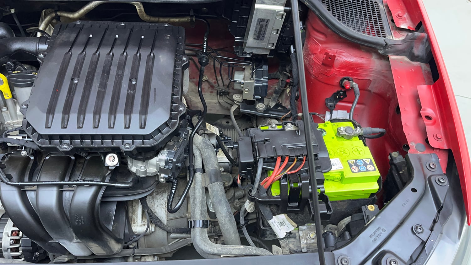Used 2020 Volkswagen Polo Comfortline Plus 1.0L MPI Petrol Manual engine ENGINE LEFT SIDE VIEW