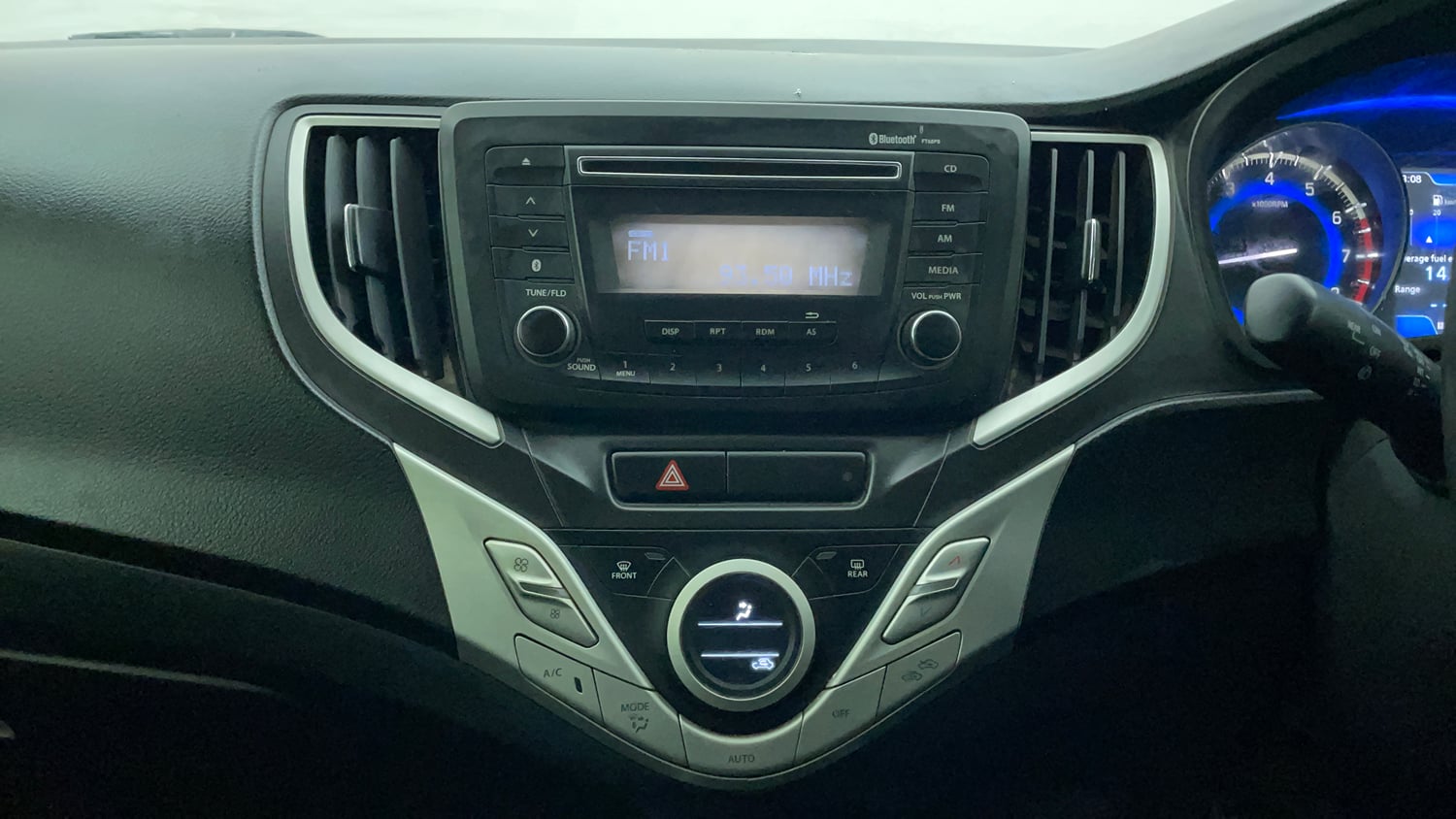 Used 2016 Maruti Suzuki Baleno Zeta 1.2 Petrol Manual interior MUSIC SYSTEM & AC CONTROL VIEW