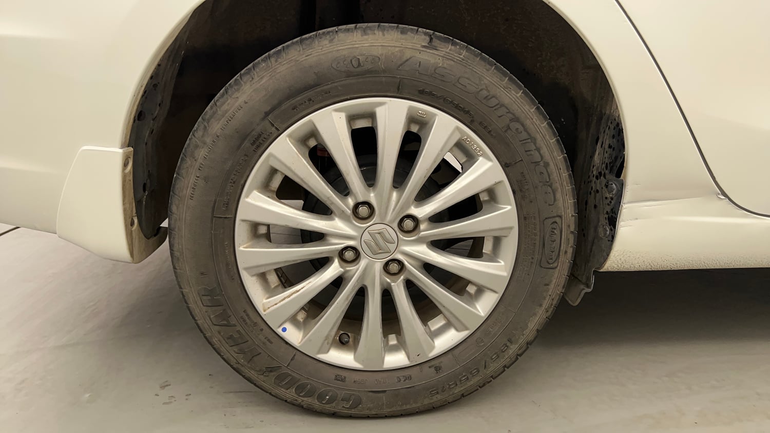 Used 2023 Maruti Suzuki Ciaz Zeta 1.5 Petrol Manual tyres RIGHT REAR TYRE RIM VIEW