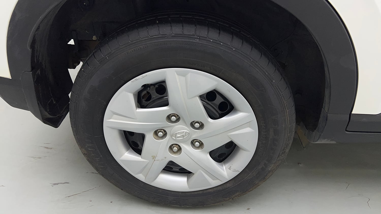 Used 2022 Hyundai Venue SX 1.2 Petrol Petrol Manual tyres RIGHT REAR TYRE RIM VIEW