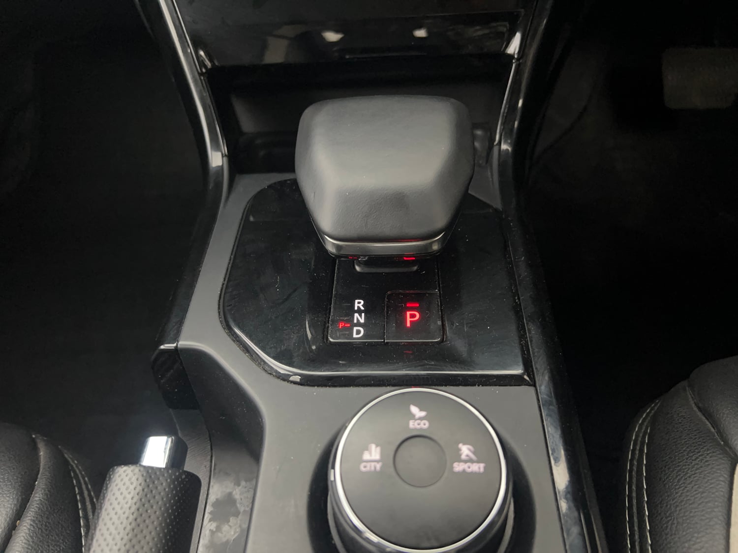 Used 2024 Tata Nexon Creative Plus 1.2 Revotron Petrol 7DCA Petrol Automatic interior GEAR  KNOB VIEW