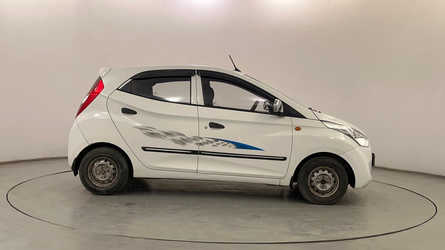 Used 2016 Hyundai Eon D-Lite + Petrol Manual exterior RIGHT SIDE VIEW