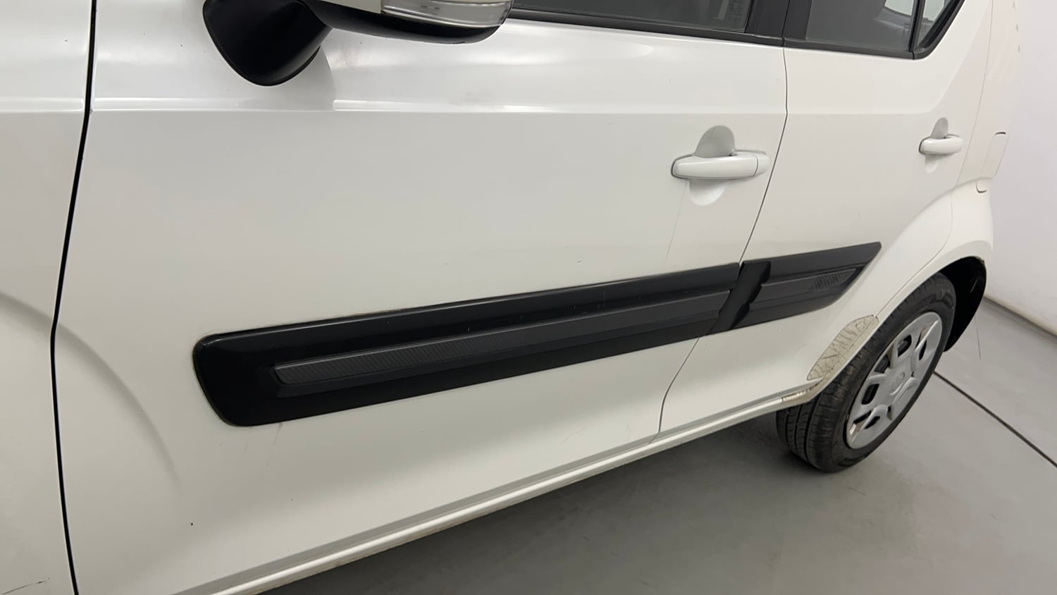 Used 2017 Maruti Suzuki Ignis Delta 1.2 MT Petrol Manual dents MINOR SCRATCH