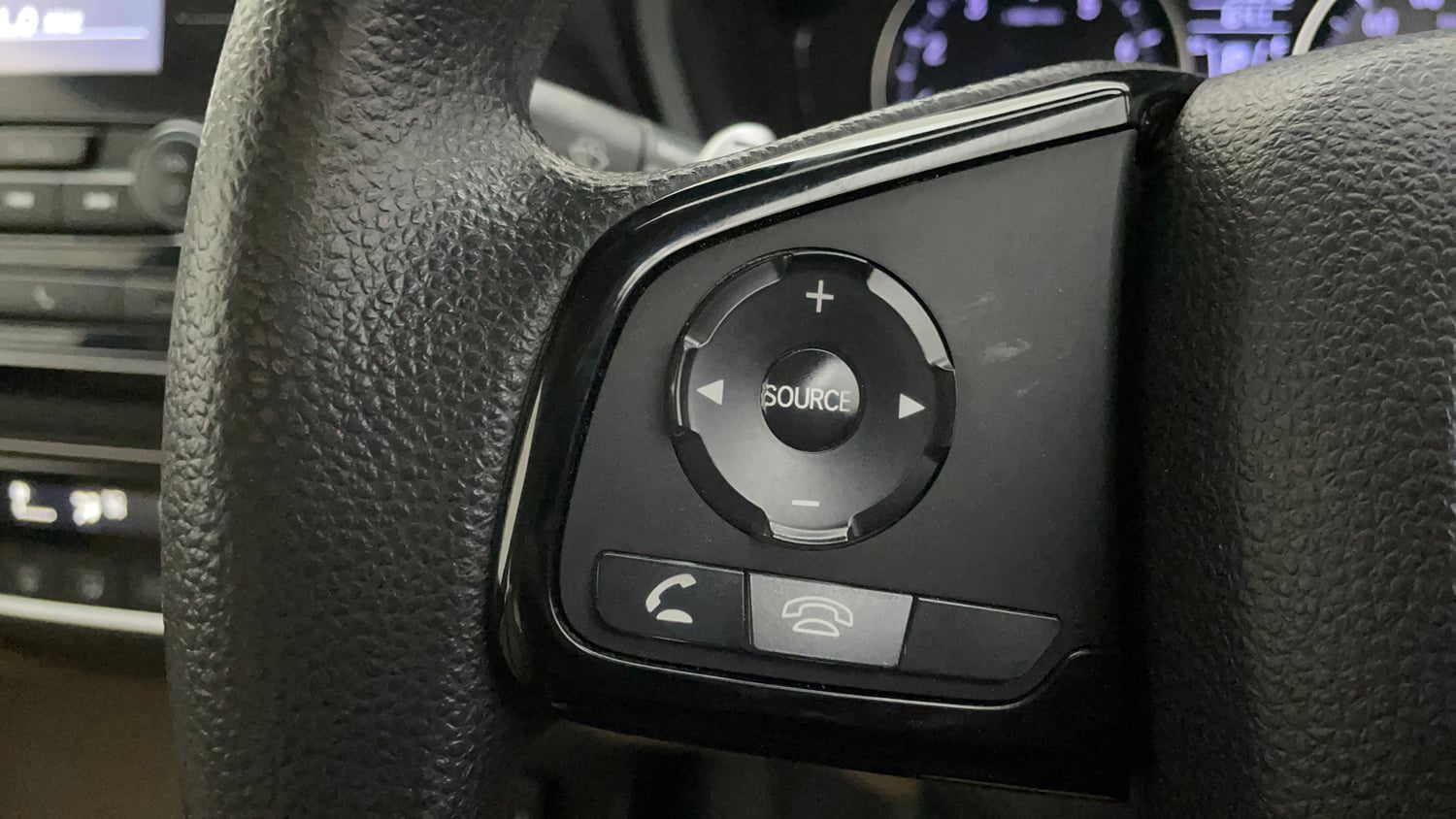 Used 2019 Honda Amaze 1.2 V CVT Petrol Petrol Automatic top_features Steering mounted controls