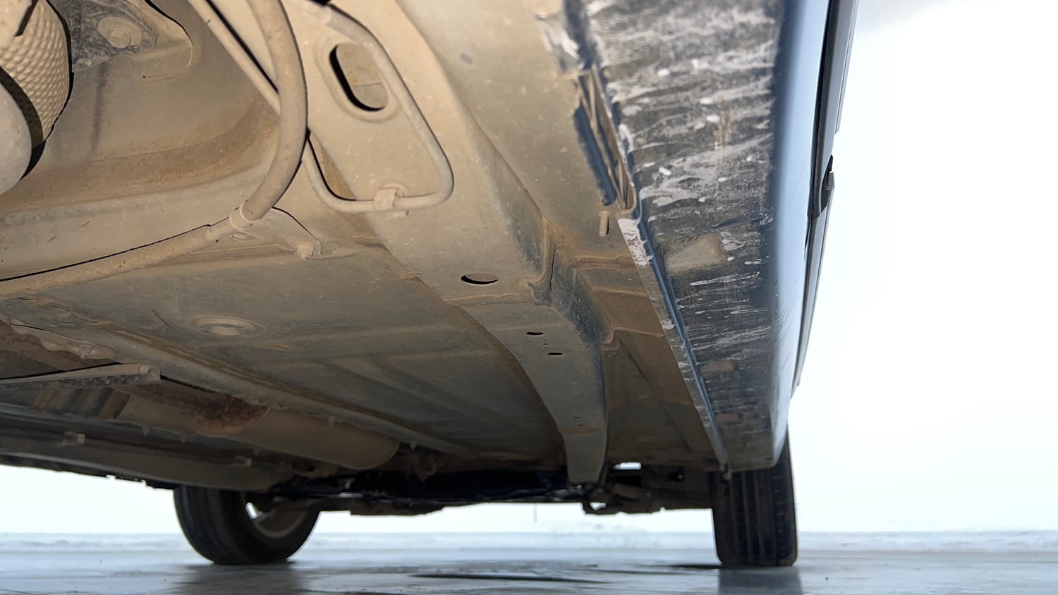 Used 2017 Maruti Suzuki Baleno Alpha 1.2 Petrol Manual extra REAR RIGHT UNDERBODY VIEW