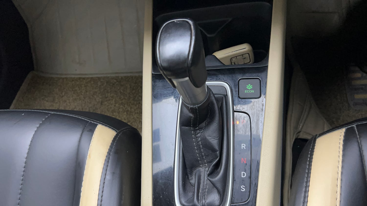 Used 2022 Honda City VX CVT Petrol Petrol Automatic interior GEAR  KNOB VIEW