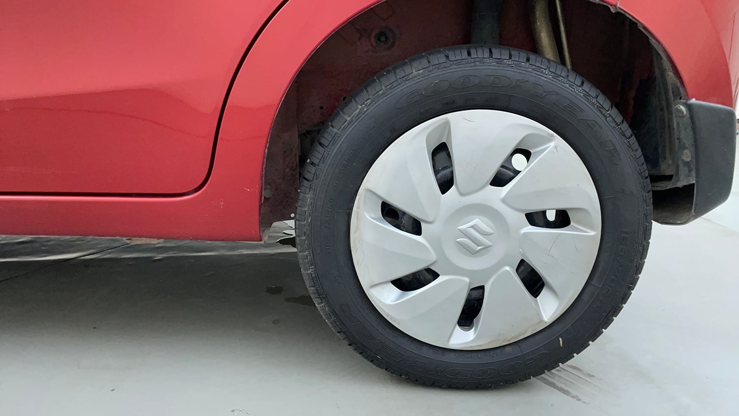 Used 2015 Maruti Suzuki Celerio VXi AMT Petrol Automatic tyres LEFT REAR TYRE RIM VIEW
