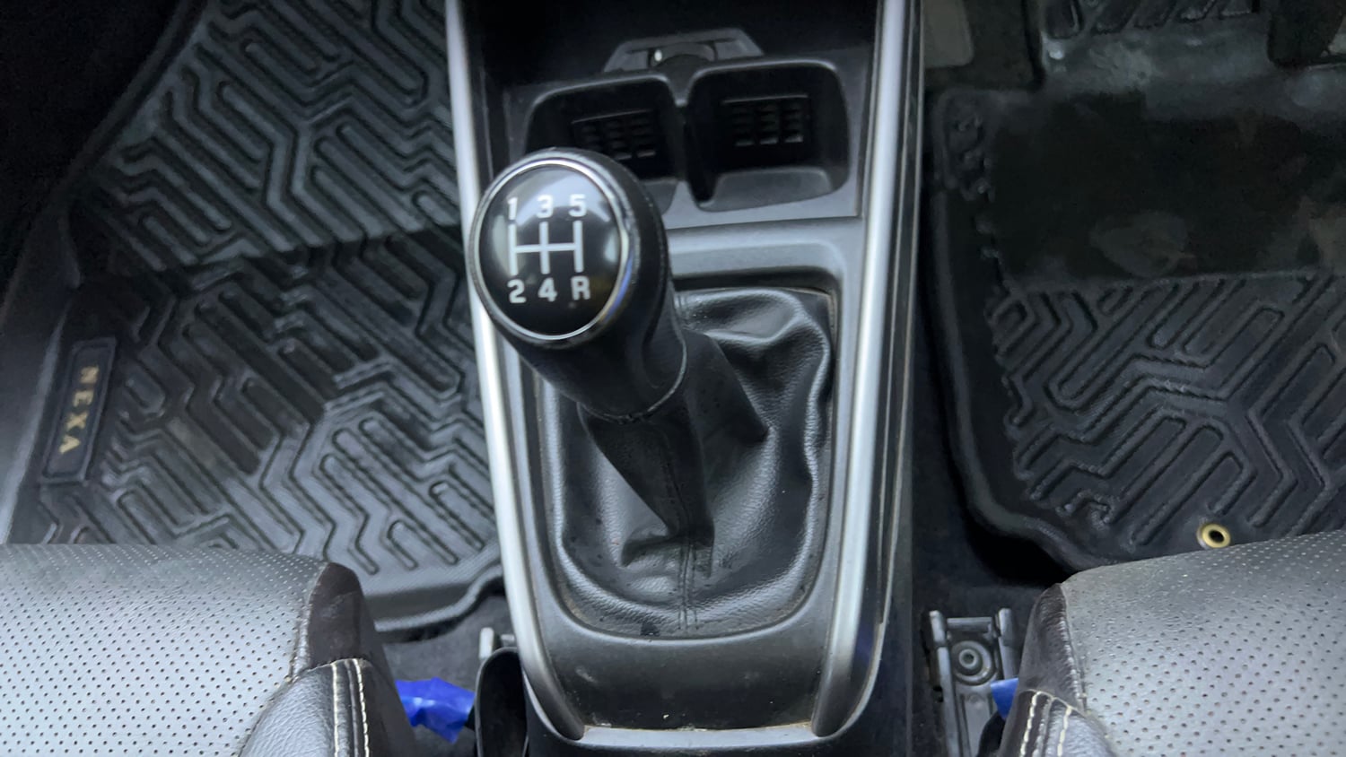 Used 2023 Maruti Suzuki XL6 Alpha Plus MT Petrol Petrol Manual interior GEAR  KNOB VIEW