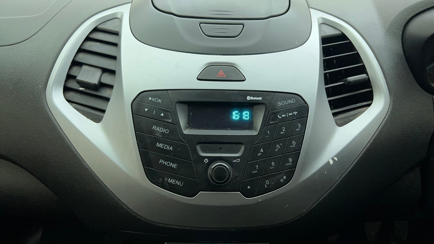 Used 2018 Ford Figo Titanium 1.2 Ti-VCT Petrol Manual interior MUSIC SYSTEM & AC CONTROL VIEW