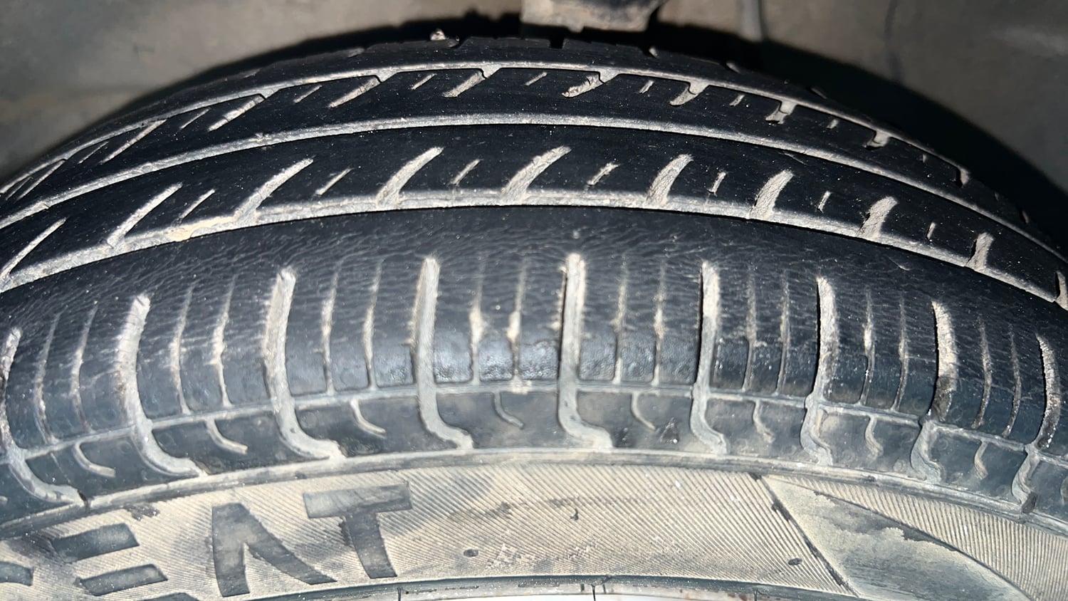 Used 2018 Maruti Suzuki Alto 800 VXi Petrol Manual tyres LEFT FRONT TYRE TREAD VIEW