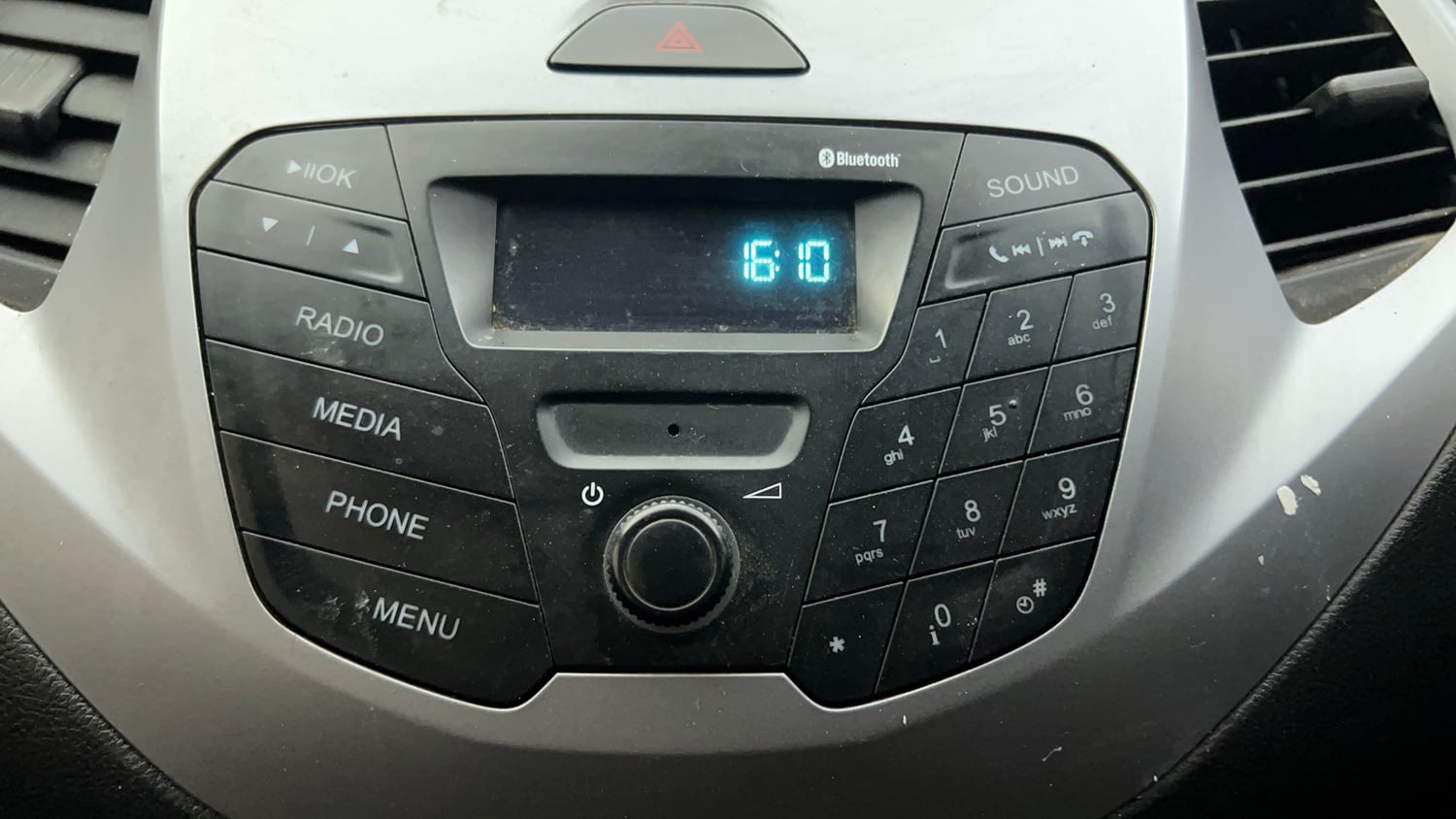Used 2018 Ford Figo Titanium 1.2 Ti-VCT Petrol Manual top_features Integrated (in-dash) music system