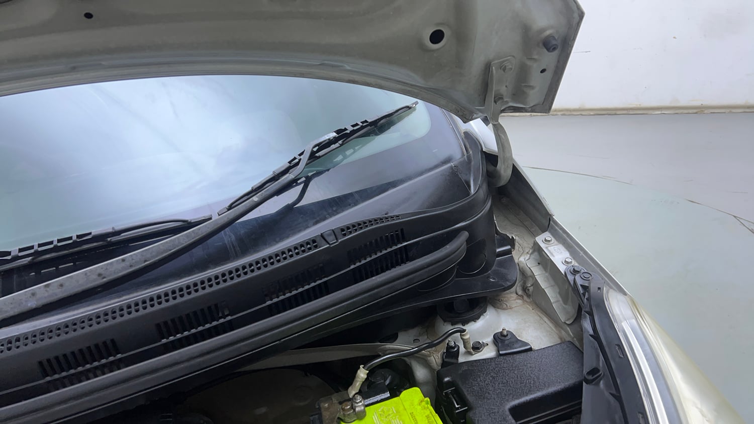 Used 2017 Hyundai Grand i10 Sportz 1.2 Kappa VTVT Petrol Manual engine ENGINE LEFT SIDE HINGE & APRON VIEW