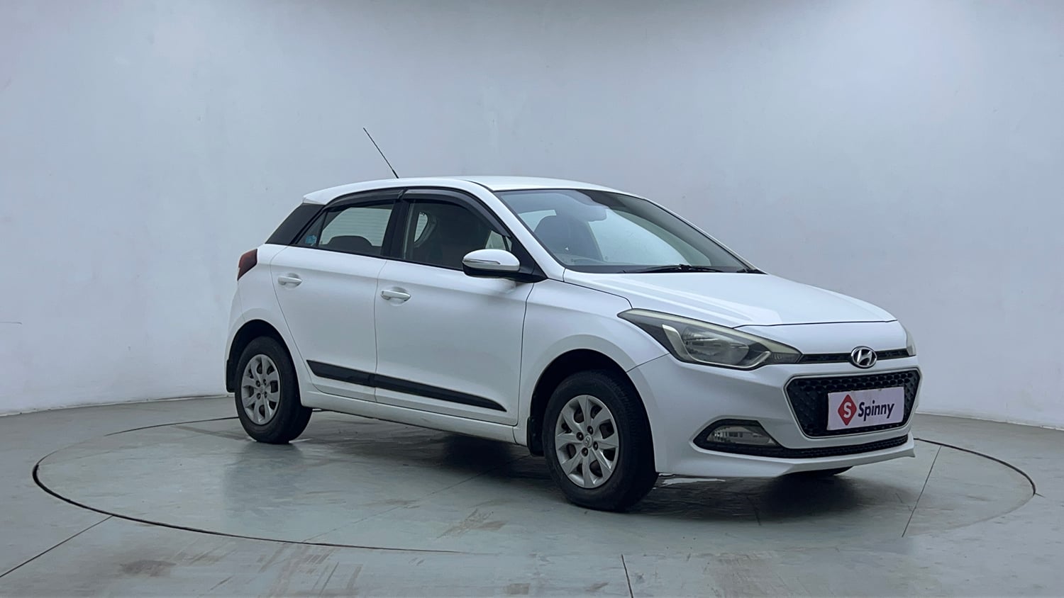 Used 2015 Hyundai Elite i20 Sportz 1.2 Petrol Manual exterior RIGHT FRONT CORNER VIEW