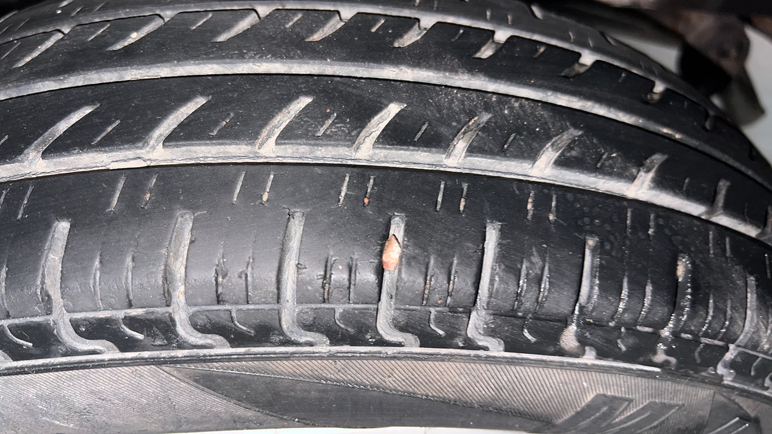 Used 2016 Renault Kwid RXT Petrol Manual tyres LEFT REAR TYRE TREAD VIEW