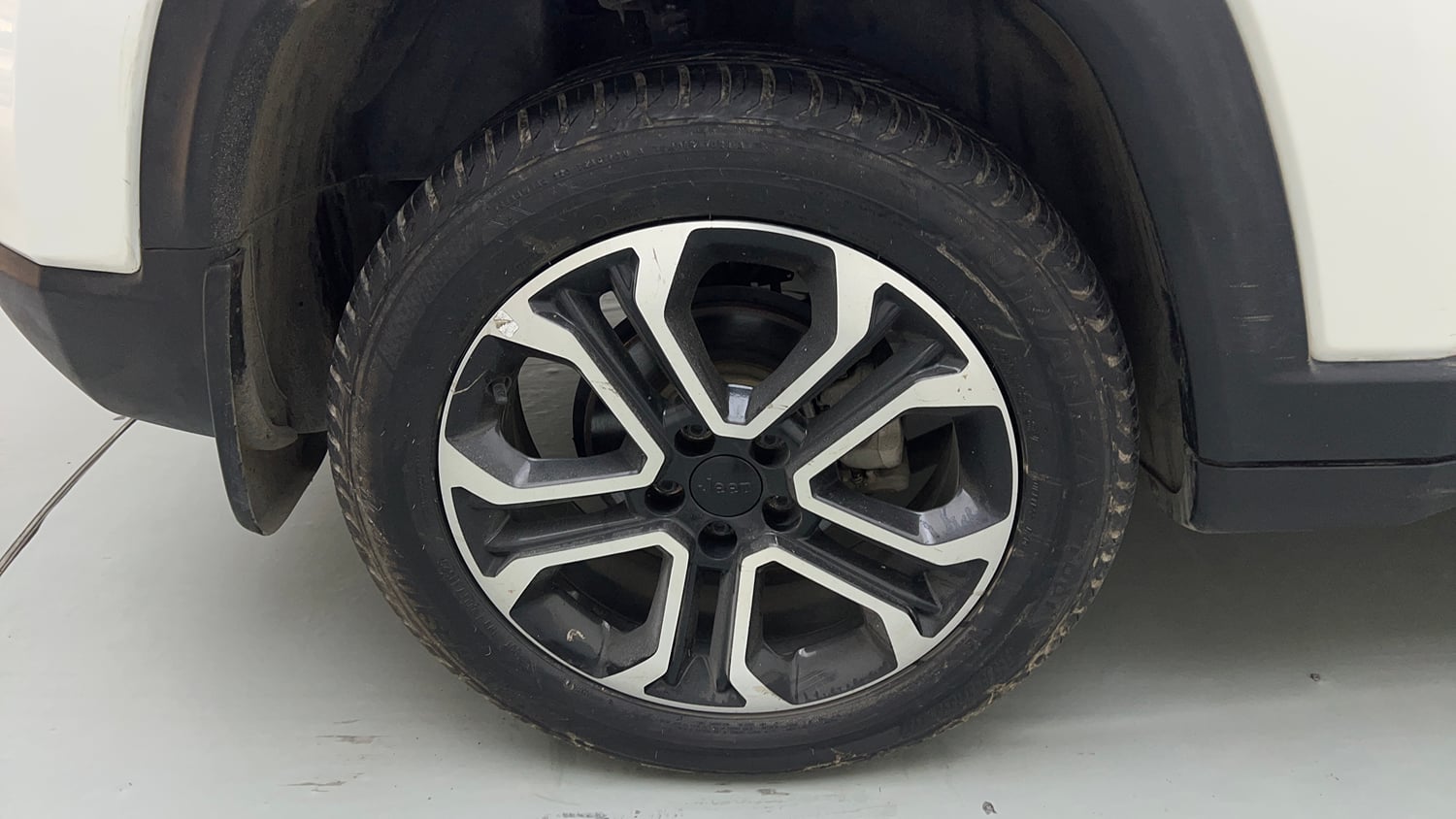 Used 2022 Jeep Compass Limited (O) 2.0 Diesel Diesel Manual tyres RIGHT REAR TYRE RIM VIEW