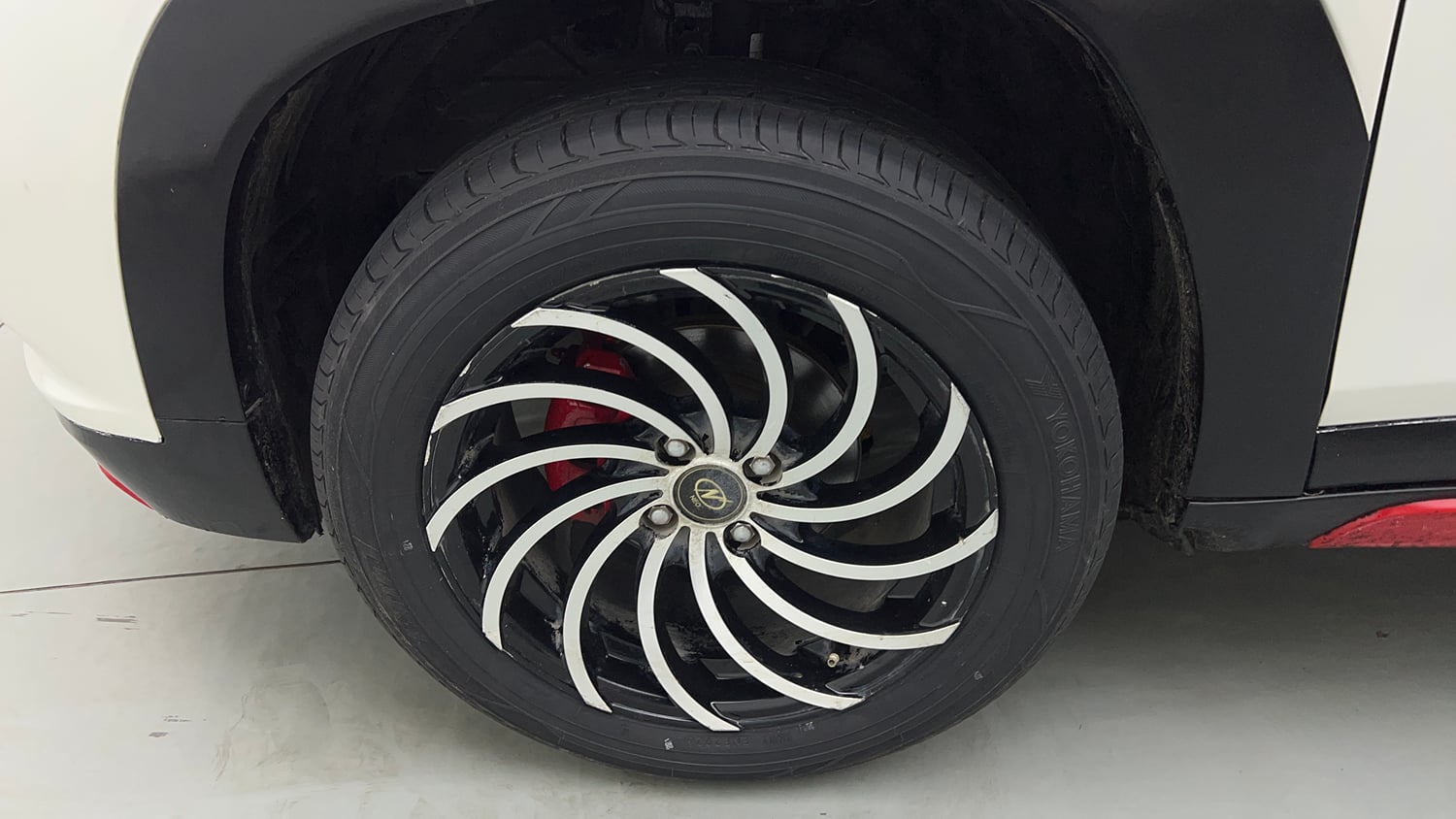 Used 2023 Maruti Suzuki Fronx Delta Plus 1.2L MT Petrol Manual tyres LEFT FRONT TYRE RIM VIEW