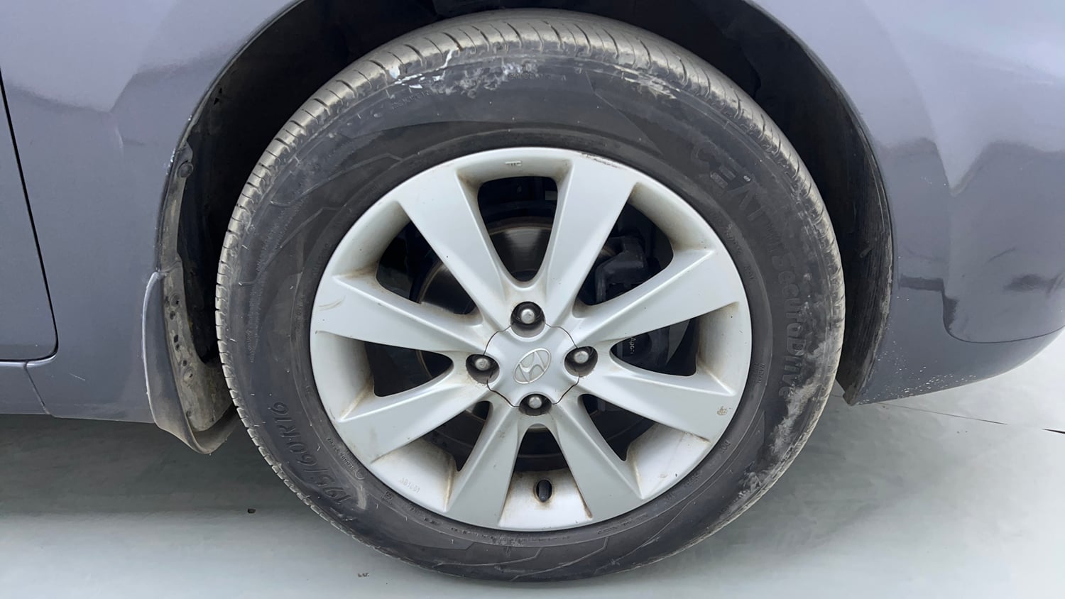 Used 2012 Hyundai Verna Fluidic 1.6 VTVT SX Petrol Manual tyres RIGHT FRONT TYRE RIM VIEW